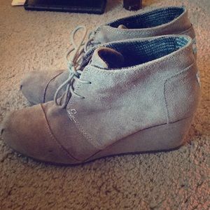 TOMs suede wedges